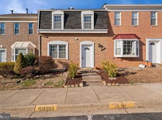 9814 Lakepointe Dr, Burke, VA 22015