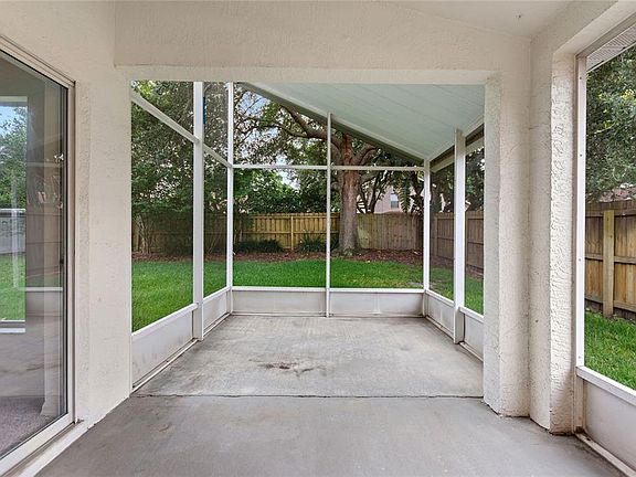 3rd image of 503 Winding Hollow Ave