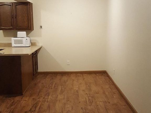 4th image of 1507 Country Club Dr