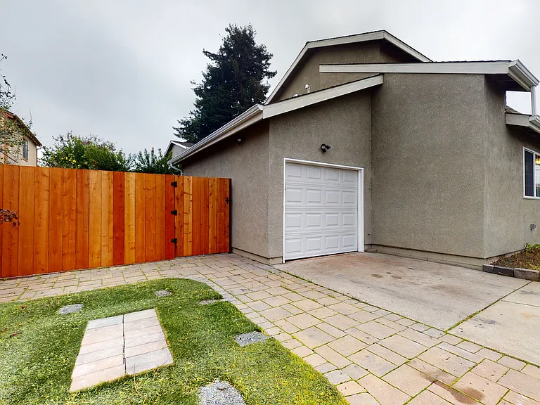 1006 Tilton Ave — Photo 1