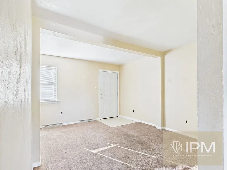 132 N Pleasant Ave — Photo 2