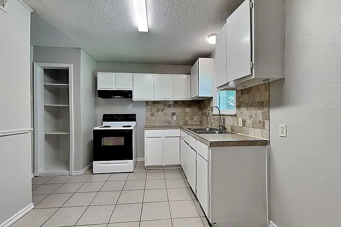 11211 Ulloa Ln — Photo 6