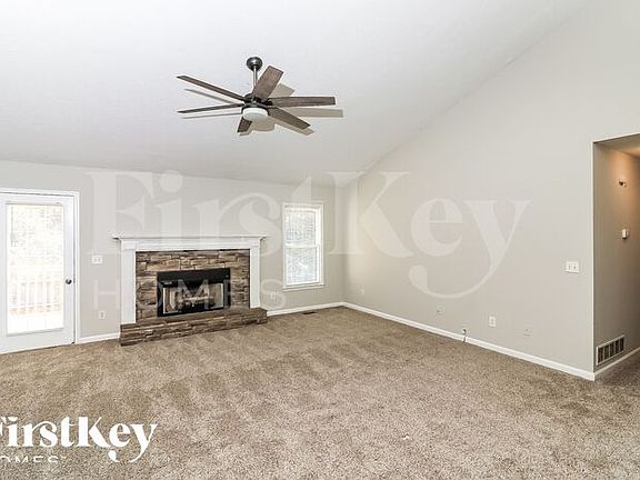 5th image of 111 Thornwood Dr