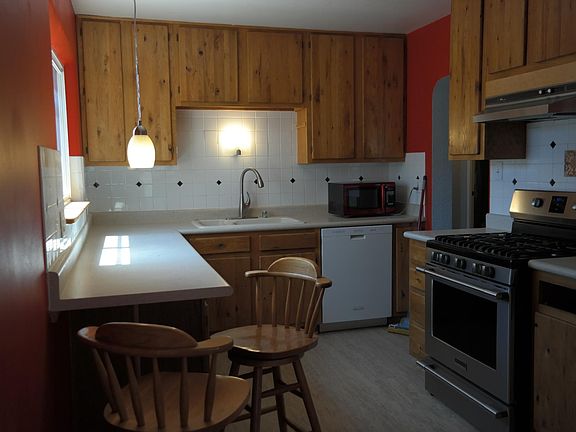 dining room entrance to kitchen