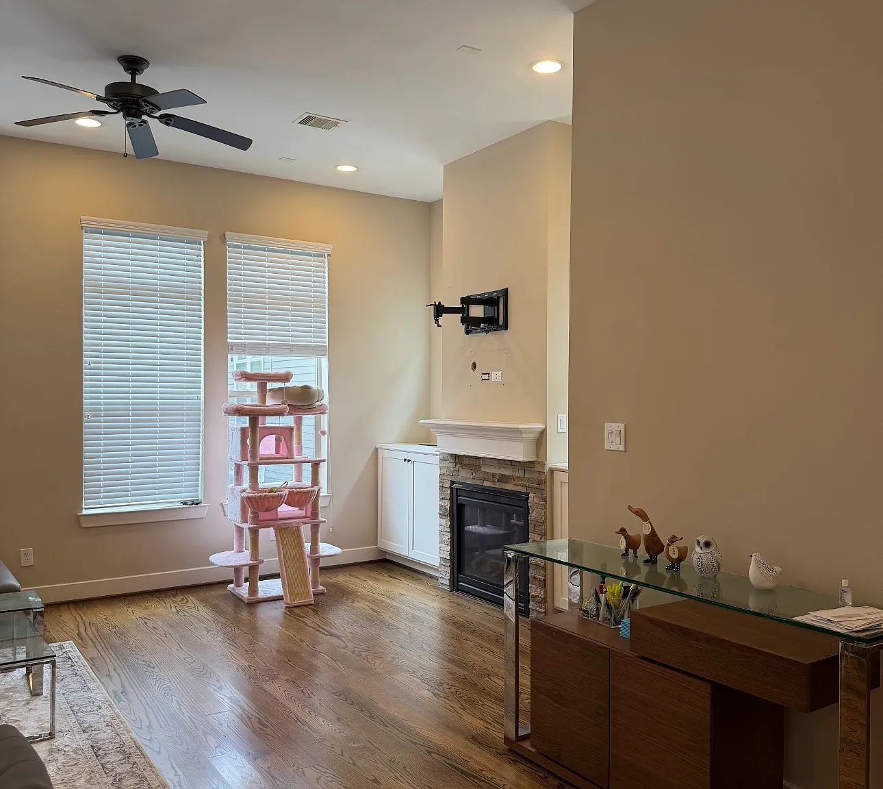 3 bed, 2122 sqft, $900 — Photo 2