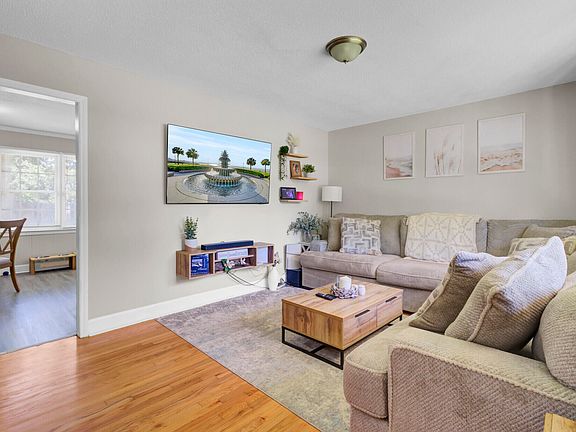 2nd image of 3428 Plaza Ln