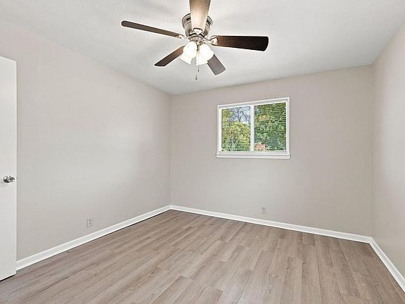 5th image of 1900 E Cherry St