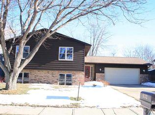 932 S Kennedy Ave, Sioux Falls, SD 57103