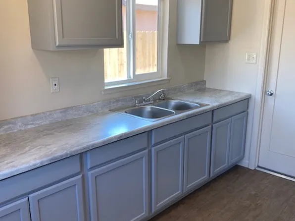 1107 Brookside Dr, Clovis, CA 93612
