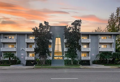 13860 Burbank Blvd Photo 1