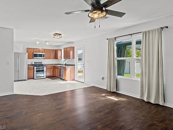 2nd image of 2719 NE 6th Place Cpe