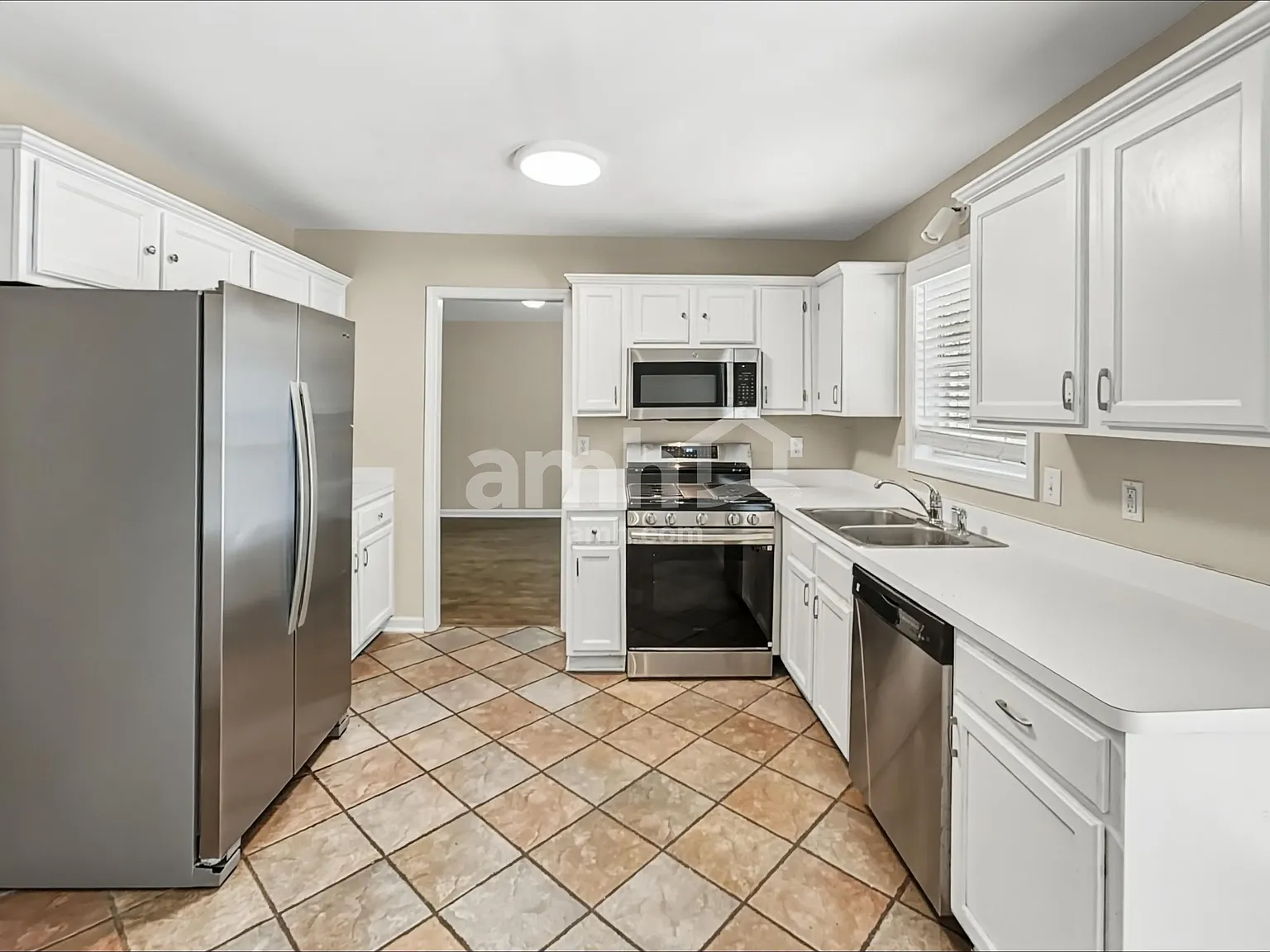 3 bed, 2.5 bath, 2316 sqft, $2,460 — Photo 4