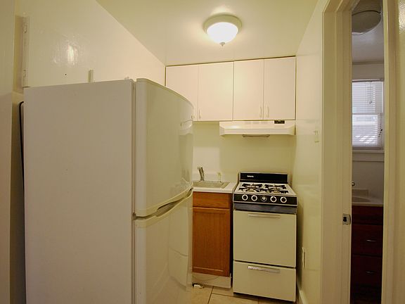 5th image of 389 Obispo Ave APT D