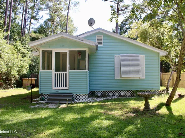 1401 Ash St, Ocean Springs, MS 39564