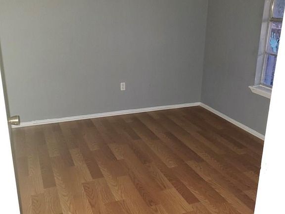 4th image of 604 Villa Maria Blvd