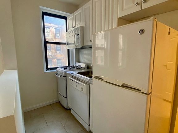3rd image of 56 W 65th St APT 6C