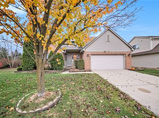 5996 Cedar Ridge Dr, Ann Arbor, MI 48103