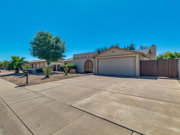 4th image of 4049 E Ludlow Dr