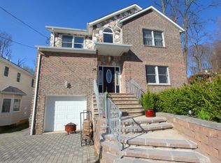 36 Bay St, Highlands, NJ 07732