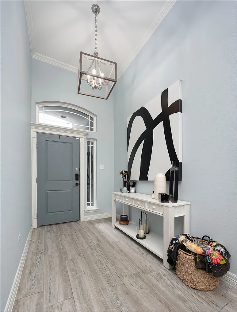 4 bed, 1991 sqft, $2,350 — Photo 3