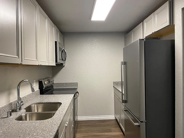 Westwood Apartments — Photo 108