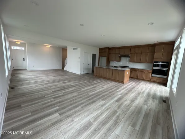 95 Mustang Dr, Manalapan, NJ 07726
