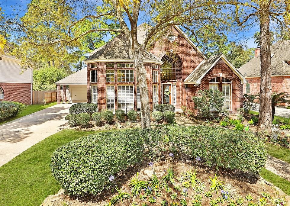 BEAUTIFUL HOME, CONVENIENT LOCATION: Located in a popular neighborhood just blocks from Champions Golf Club, this custom-built home is close to SH 249 and Beltway 8 for an easy commute. Upscale shopping and dining in Vintage Park are minutes away.
