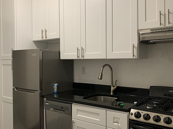 2nd image of 207 E 88th St #1FE