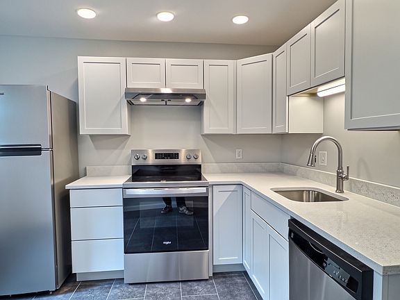 5th image of 76 Spring St #104