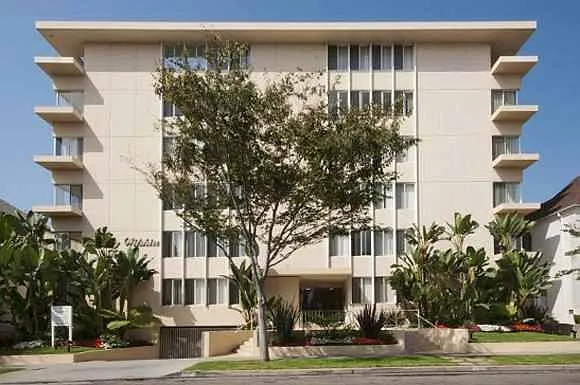 Beverly Wilshire Towers — Photo 2