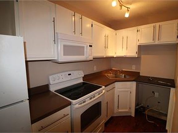 3rd image of 614 Armandale St #Ad-11