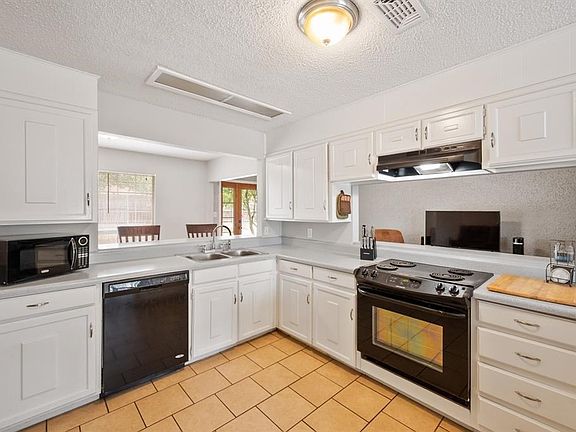 4th image of 1109 N Thornbush Cir