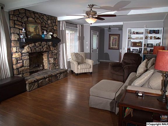 3rd image of 209 Constitution Dr