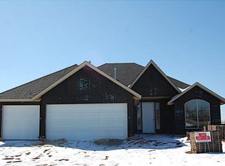 2604 SE 38th St, Moore, OK 73160