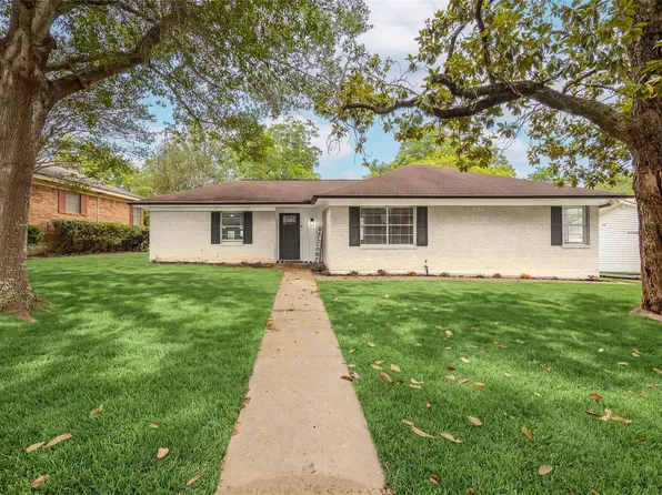 2411 Airline Dr, Brenham, TX 77833