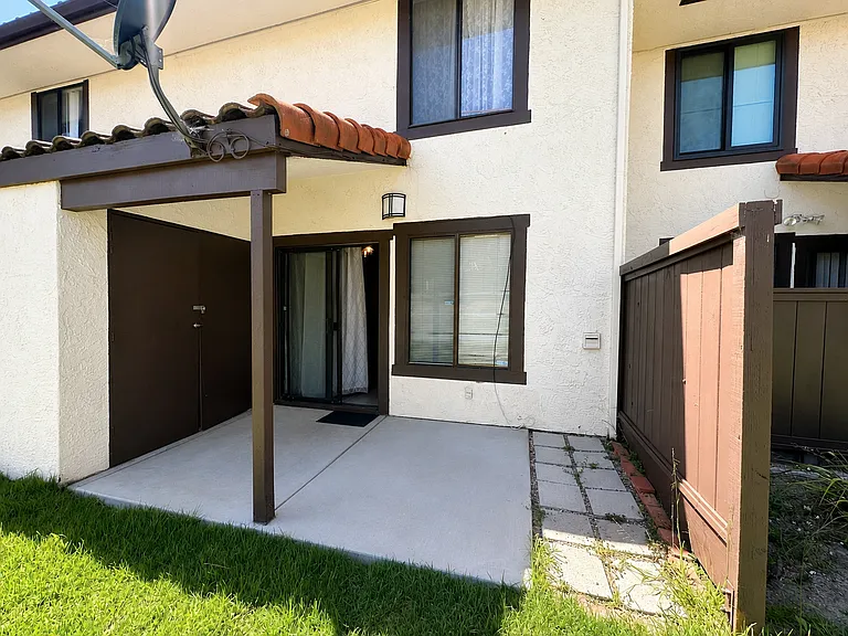 105 Del Valle Cir — Photo 8