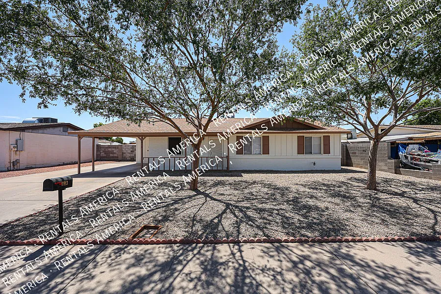 4 Bed 2 Bath Home With Pool — Photo 2