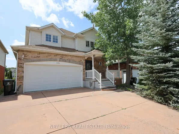 704 Brandenburg Blvd, Waterloo, ON N2T 2V4
