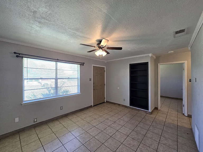 212 E Valley Rd — Photo 6