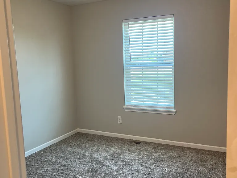 947 N Cypress Cir — Photo 13