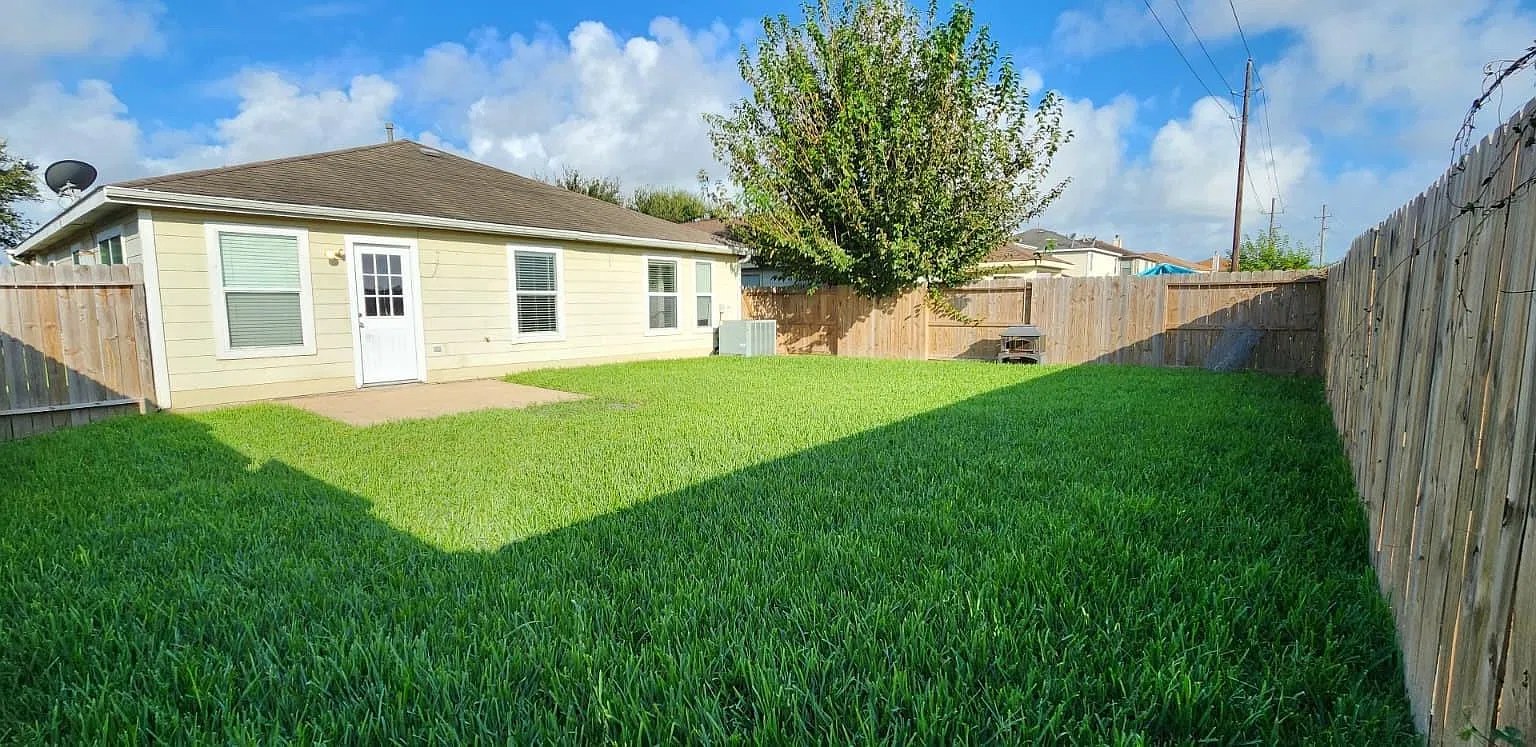 3 bed, 4.0 bath, 1605 sqft, $2,000 — Photo 2