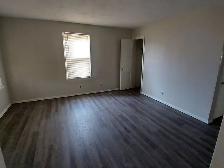 3025 Washington Ave — Photo 2