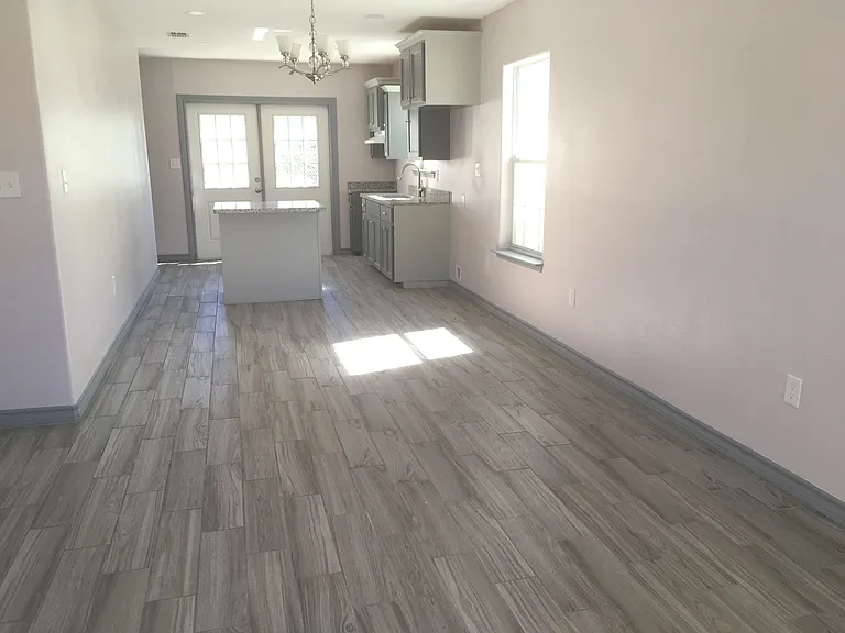 2809 Melanie Dr — Photo 2