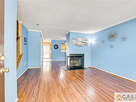 3rd image of 125 Daniel Ct
