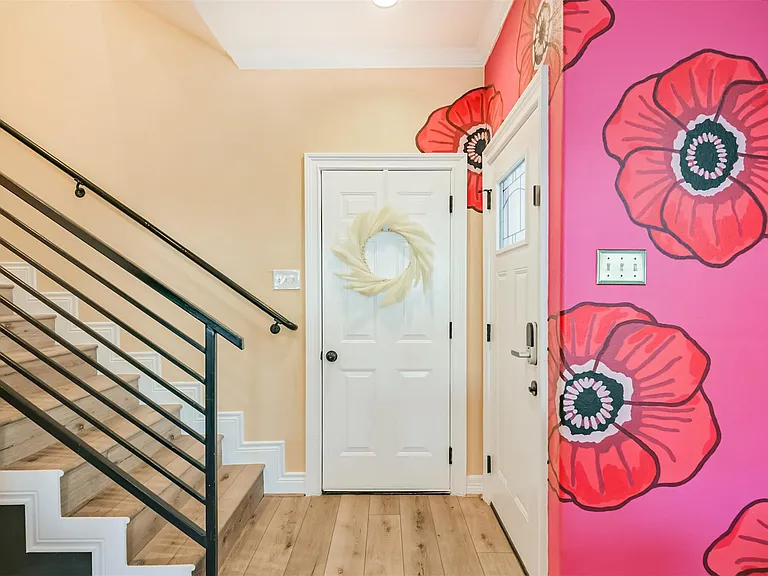1010 Melneeka Ln — Photo 5