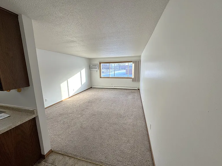 Golfview Apartments — Photo 12