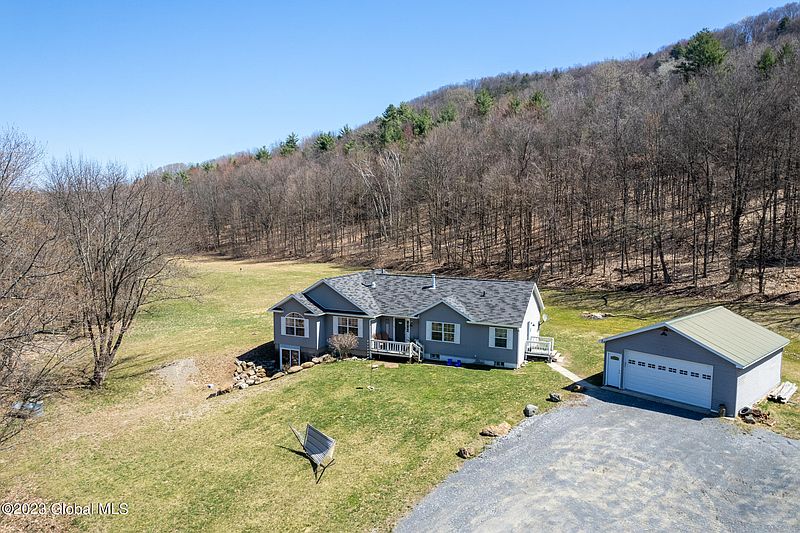 2nd image of 1270 Coach Road