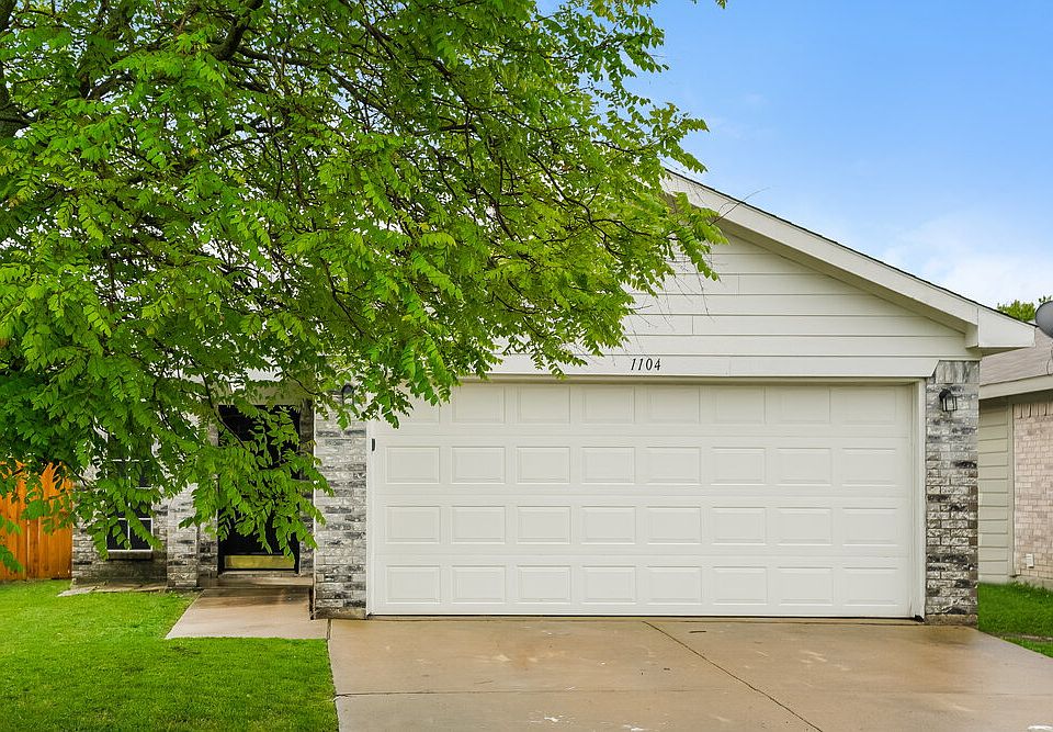 1st image of 1104 Driftwood Ln