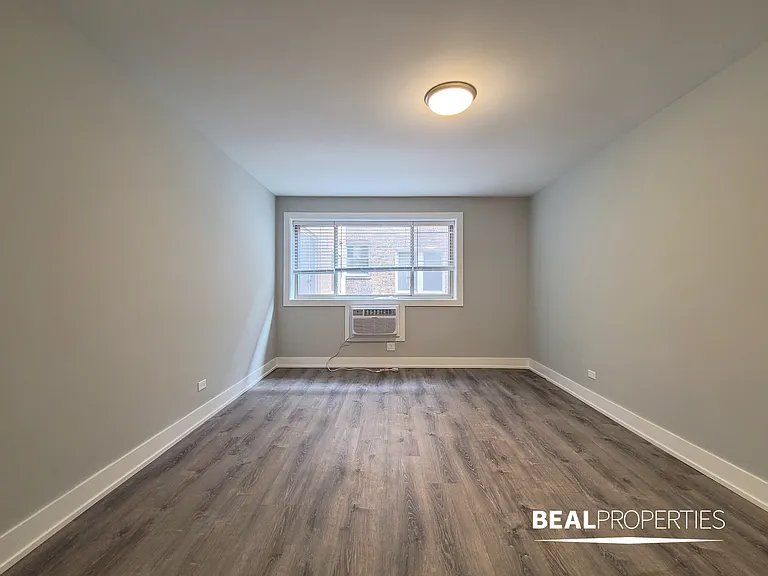 530 W Surf — Photo 23