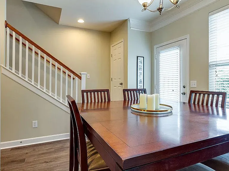 2 bed, 2.5 bath, 1275 sqft, $2,750 — Photo 3